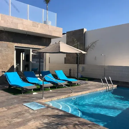 Luxury 4 Bed Private With Option Of Heated Pool In Villamartin * Alicante