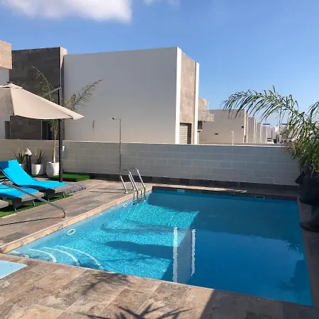 Luxury 4 Bed Private With Option Of Heated Pool In Villamartin Villa *