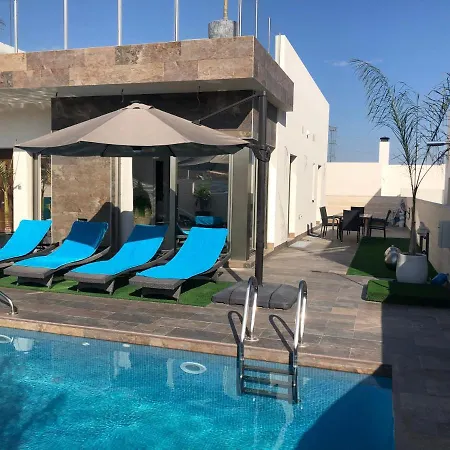 Luxury 4 Bed Private With Option Of Heated Pool In Villamartin *