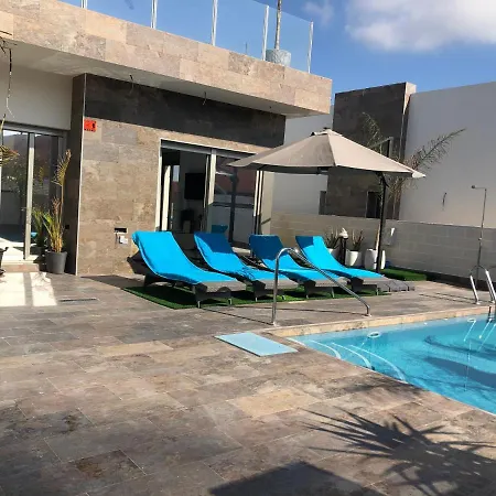 Luxury 4 Bed Private With Option Of Heated Pool In Villamartin Villa *