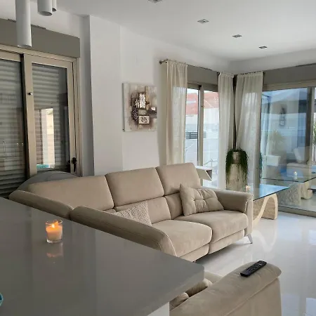 Villa Luxury 4 Bed Private With Option Of Heated Pool In Villamartin *