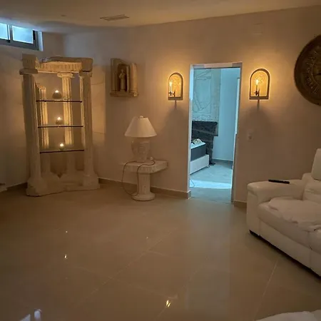 Luxury 4 Bed Private With Option Of Heated Pool In Villamartin